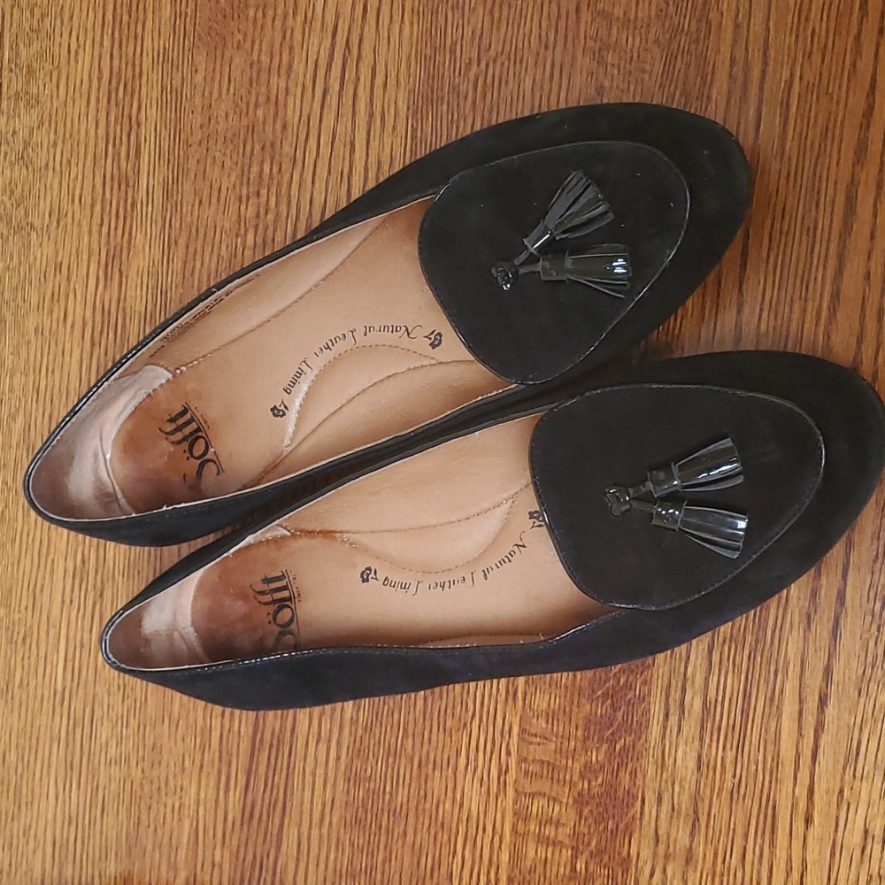 SOFFT Black Suede Tasseled Loafer